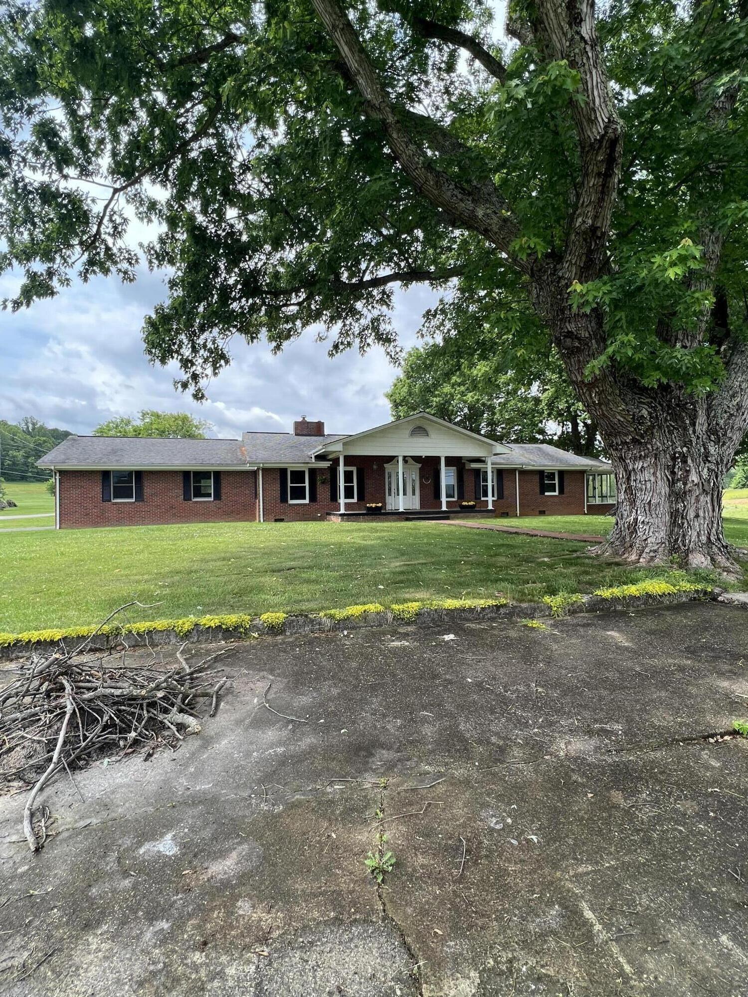 207 Dunbar Road Chuckey, TN 37641 - Photo 3 of 42 38877524-1F32-4988-A2F7-E2C313F7F431