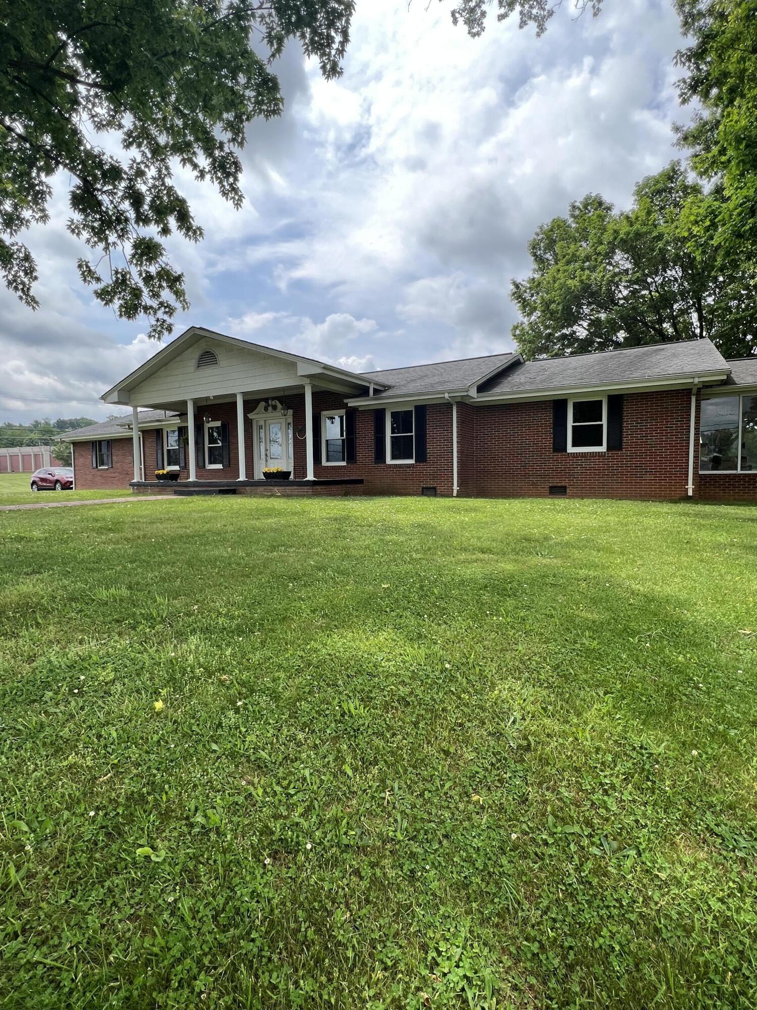 207 Dunbar Road Chuckey, TN 37641 - Photo 6 of 42 FBB96557-C4C3-475C-BB63-D44F36681372
