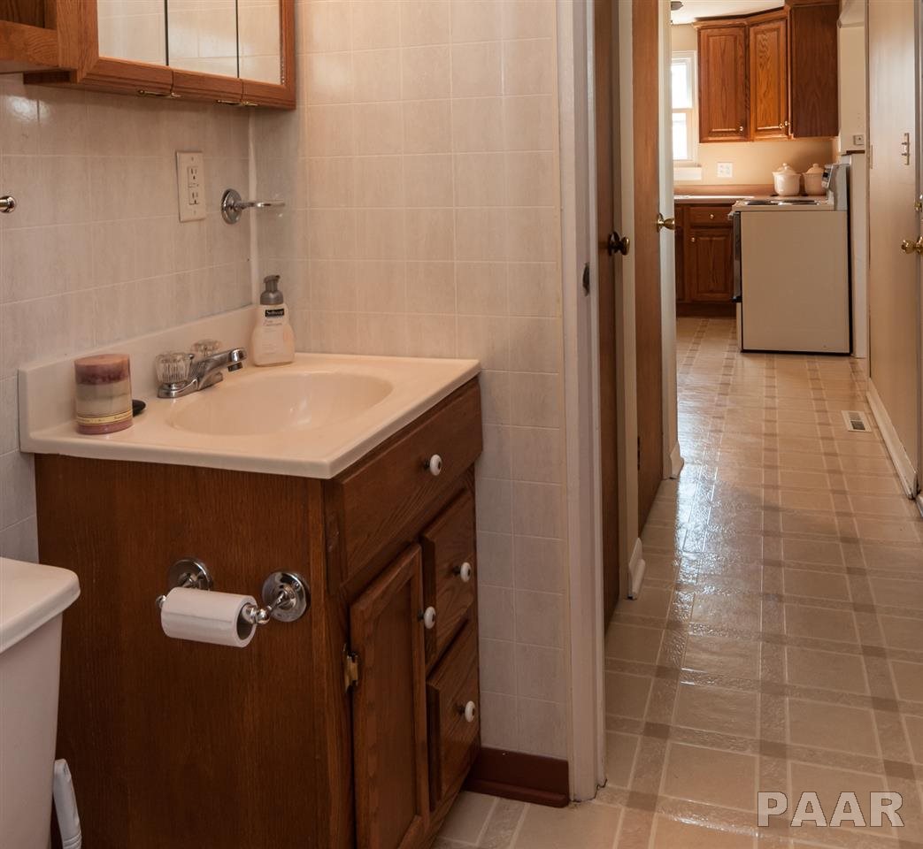 2730 West Overhill Road Peoria, IL 61615 - Photo 16 of 36 Gallery Image 16