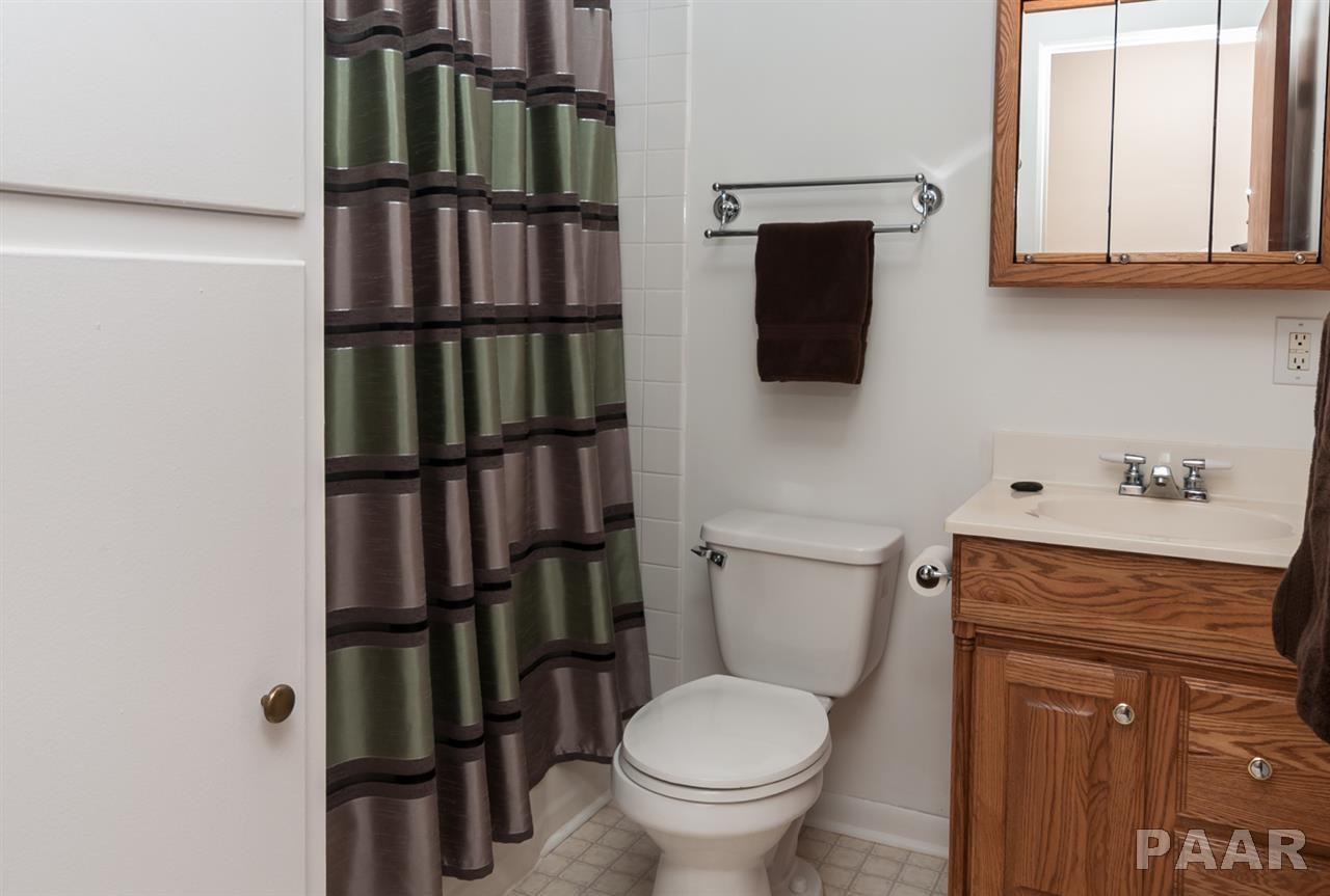 2730 West Overhill Road Peoria, IL 61615 - Photo 22 of 36 Gallery Image 22
