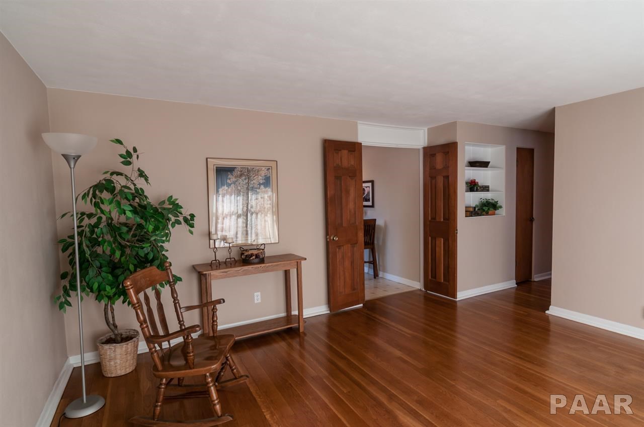 2730 West Overhill Road Peoria, IL 61615 - Photo 3 of 36 Gallery Image 3