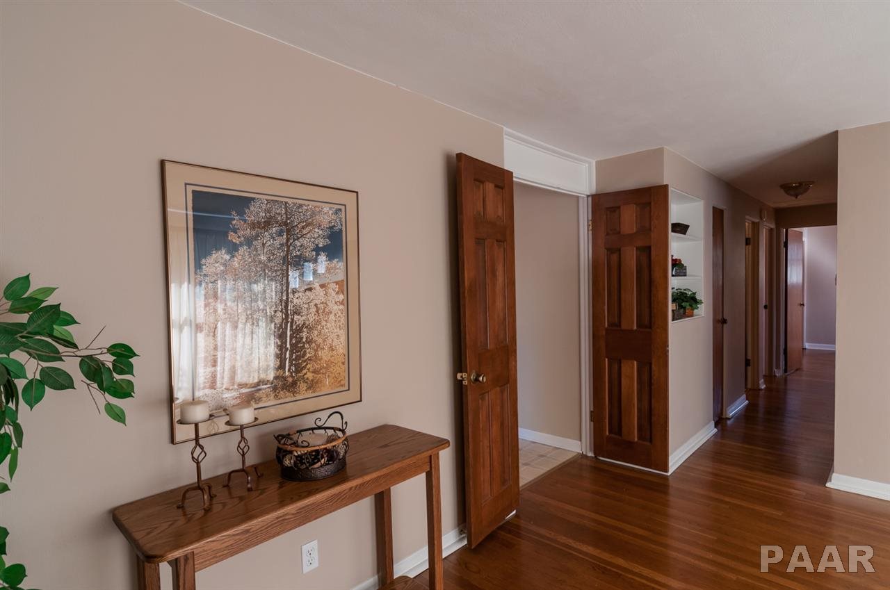 2730 West Overhill Road Peoria, IL 61615 - Photo 4 of 36 Gallery Image 4