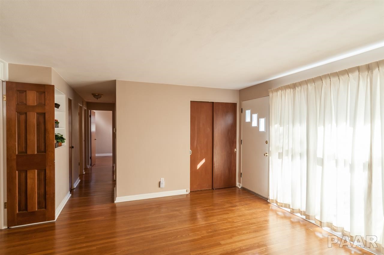 2730 West Overhill Road Peoria, IL 61615 - Photo 5 of 36 Gallery Image 5