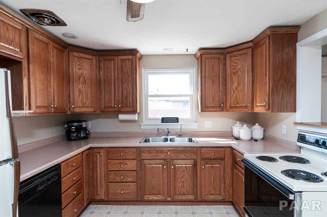2730 West Overhill Road Peoria, IL 61615 - Photo 9 of 36 Gallery Image 9