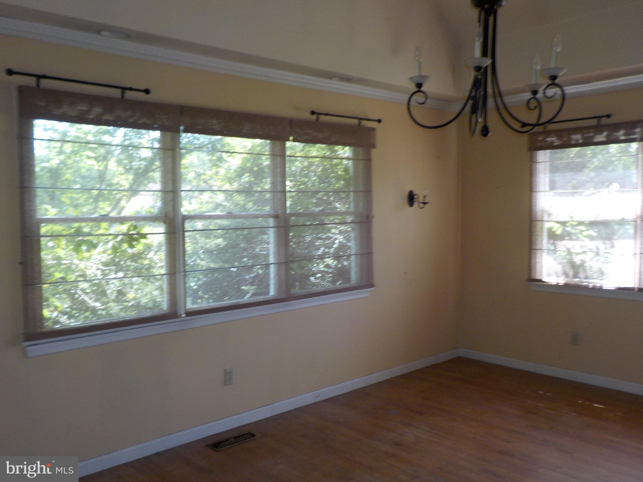 5448 Tates Bank Road Cambridge, MD 21613 - Photo 11 of 41 1st floor living area