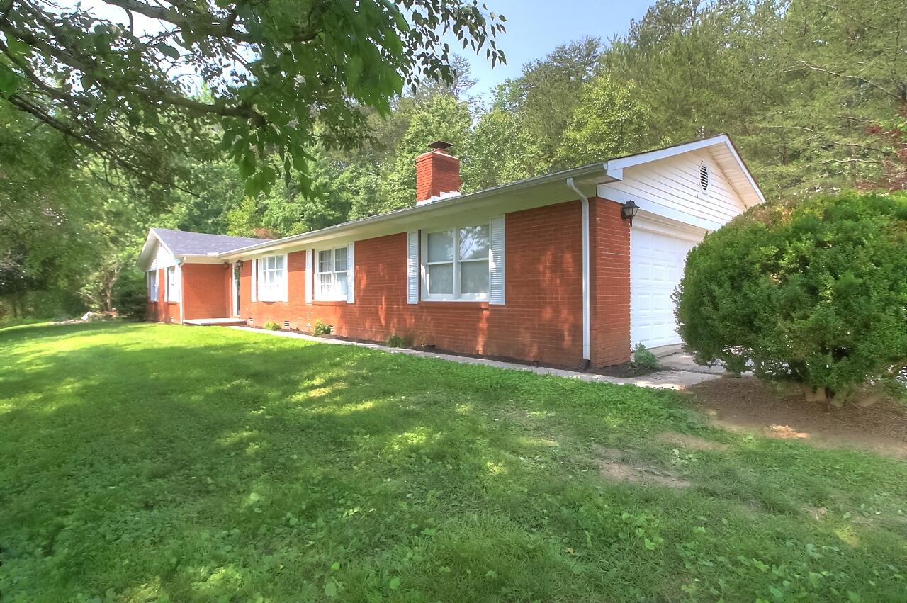 557 Sasser School Road London, KY 40744 - Photo 2 of 32 11
