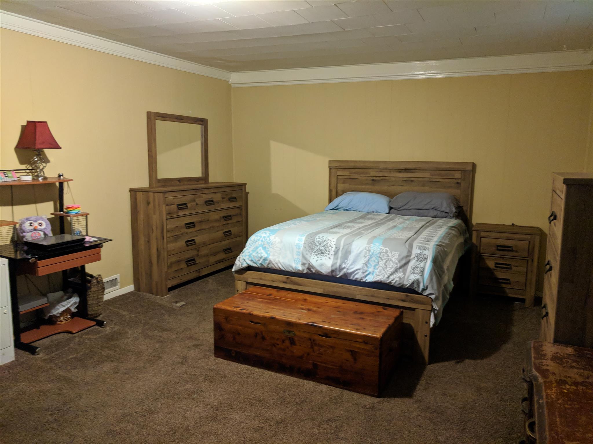 1405 Ovoca Road Tullahoma, TN 37388 - Photo 9 of 16 Large master bedroom, 2 closets. Separate from 2 other bedrooms.
