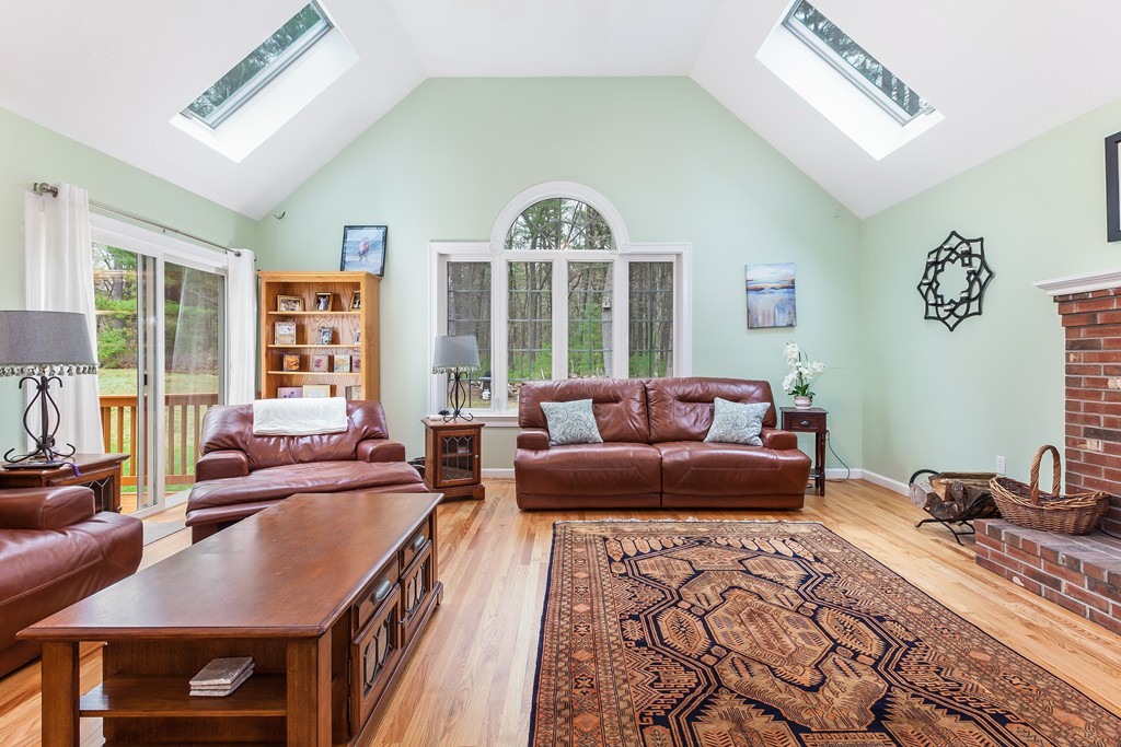 727 Stow Road Marlborough, MA 01752 - Photo 3 of 30 Gallery Image 3