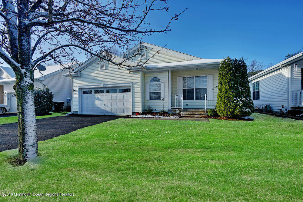 47 Wordsworth Road Brick, NJ 08724 - Photo 4 of 42 front view of a house with a yard