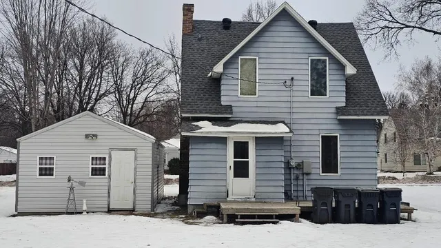 $99,000 | 204 East 1st Street, Morris, MN 56267