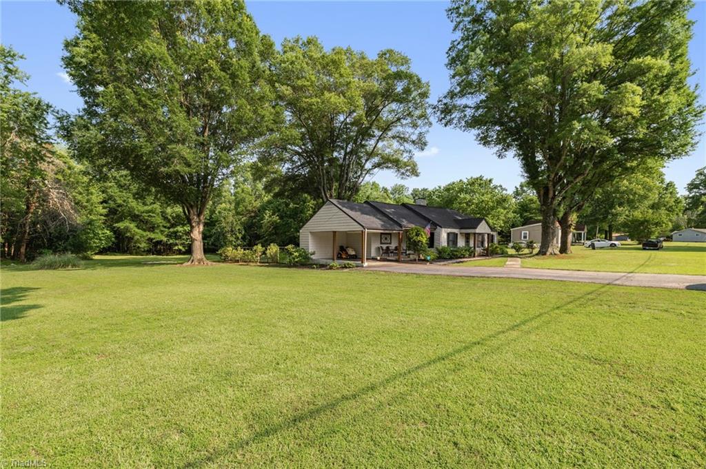 900 Friendly Road Eden, NC 27288 - Photo 2 of 30 Gallery Image 2