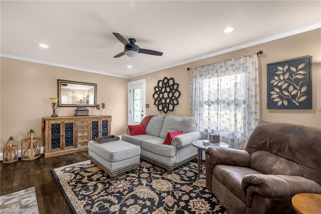 900 Friendly Road Eden, NC 27288 - Photo 7 of 30 Gallery Image 7