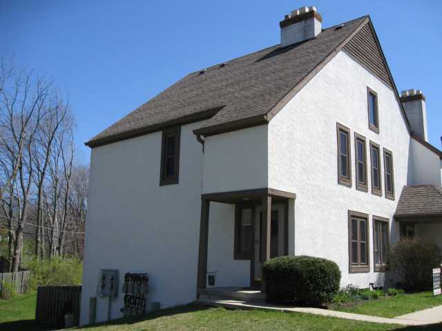 384 Edinburgh Road Dublin, OH 43017 - Photo 1 of 8 Gallery Image 1