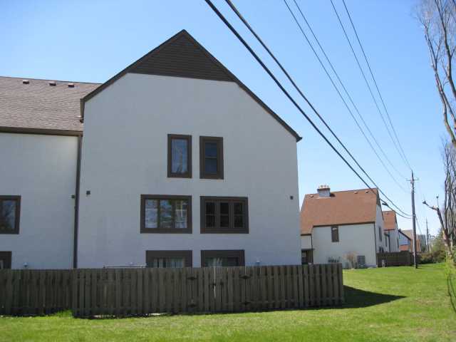 384 Edinburgh Road Dublin, OH 43017 - Photo 2 of 8 Gallery Image 2