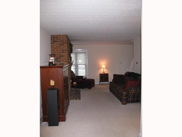 384 Edinburgh Road Dublin, OH 43017 - Photo 6 of 8 Gallery Image 6