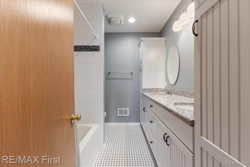 754 Shelden Road Grosse Pointe Shores, MI 48236 - Photo 22 of 44