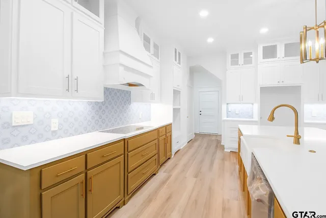 $825,000 | 221 Brookside Drive, Hideaway, TX 75771