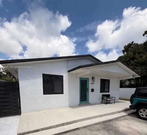 $3,900 | 3609 Southwest 27th Street, Miami, FL 33133