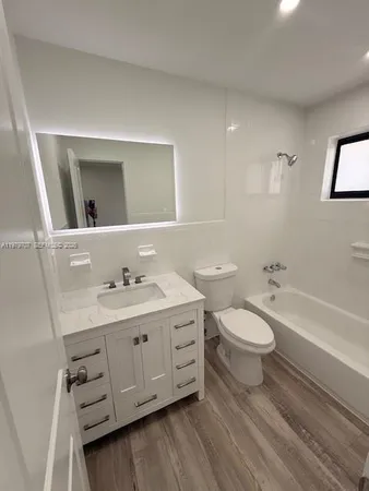 $3,900 | 3609 Southwest 27th Street, Miami, FL 33133