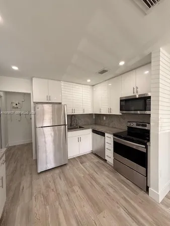 $3,900 | 3609 Southwest 27th Street, Miami, FL 33133