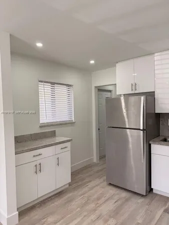 $3,900 | 3609 Southwest 27th Street, Miami, FL 33133