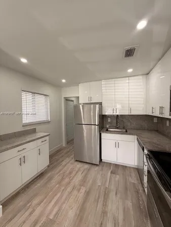 $3,900 | 3609 Southwest 27th Street, Miami, FL 33133