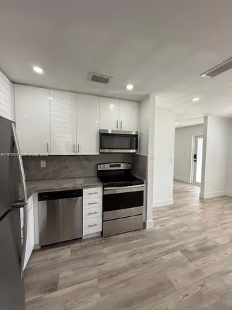 $3,900 | 3609 Southwest 27th Street, Miami, FL 33133