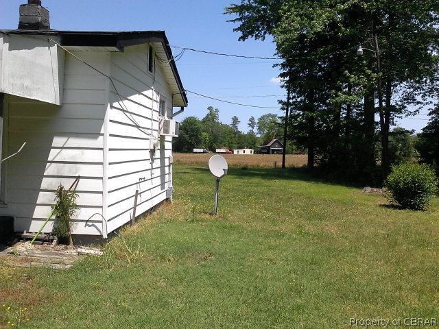 745 Healys Road Locust Hill, VA 23092 - Photo 4 of 6 Side to road