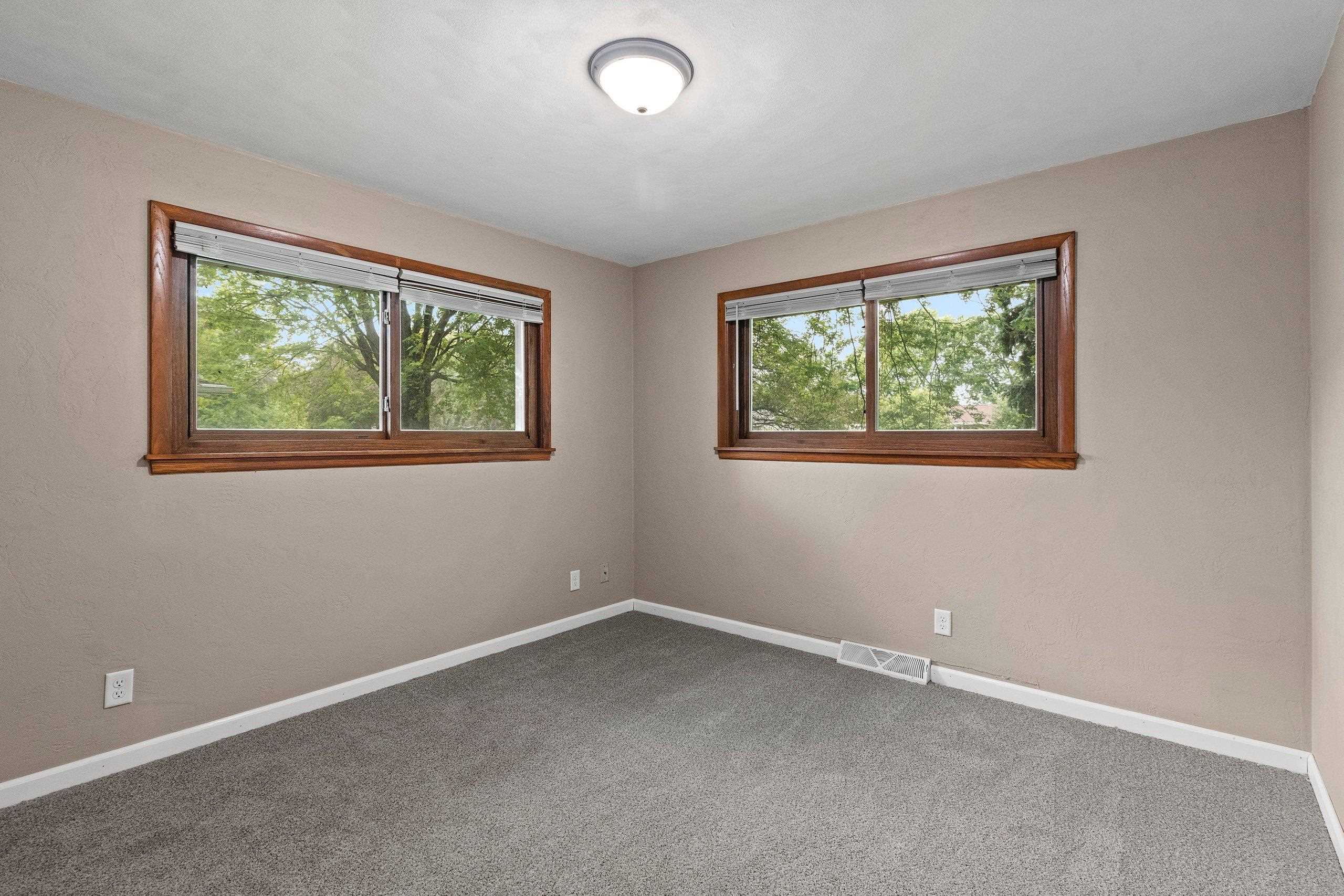 1502 South Van Dyke Road Appleton, WI 54914 - Photo 22 of 53