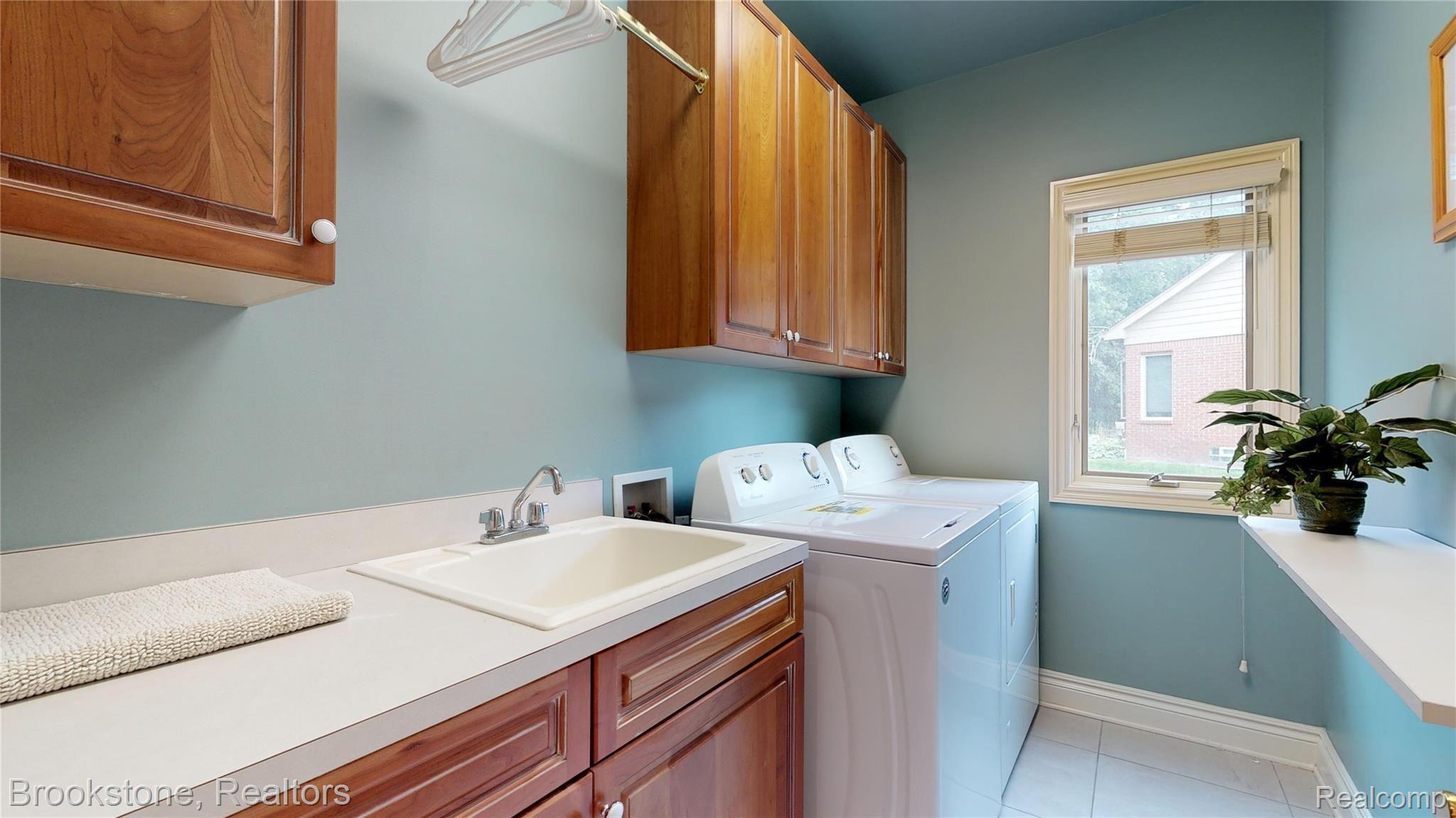 5625 Fox Ridge Drive Clarkston, MI 48348 - Photo 32 of 44 5625-Fox-Ridge-Laundry.jpg