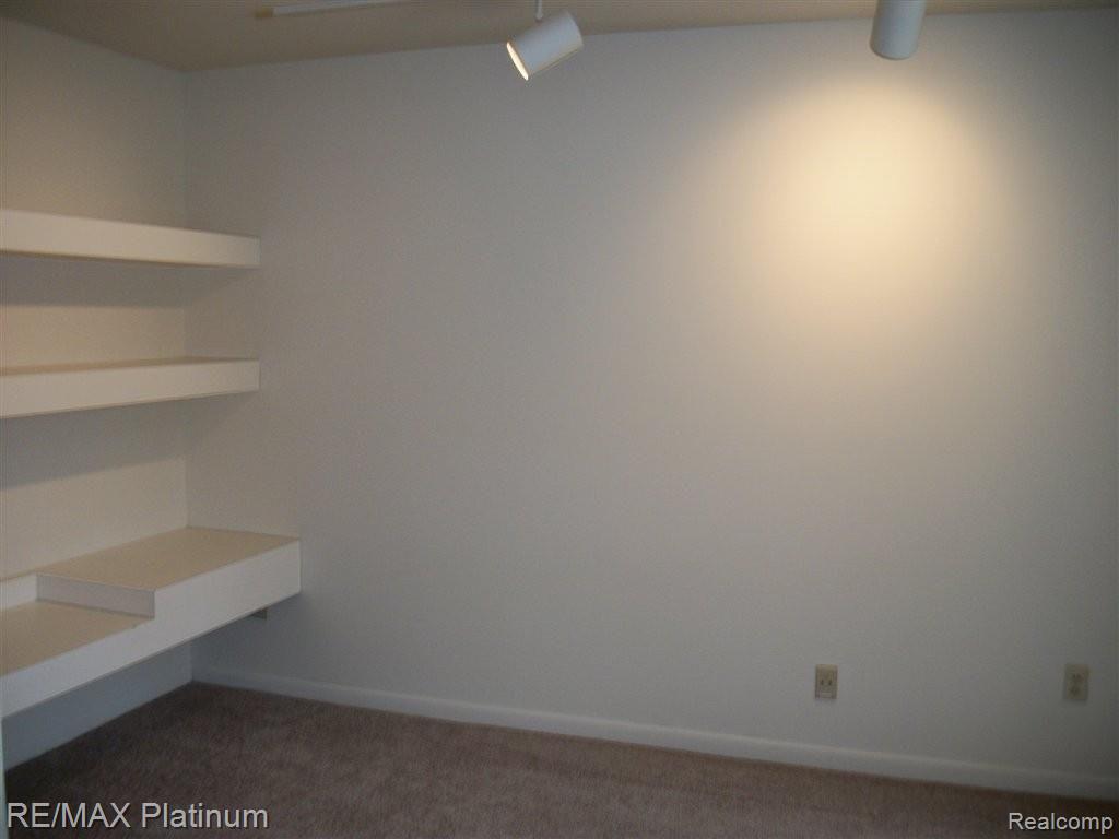 30959 Country Ridge Circle Farmington, MI 48331 - Photo 11 of 27 100_1604.JPG
