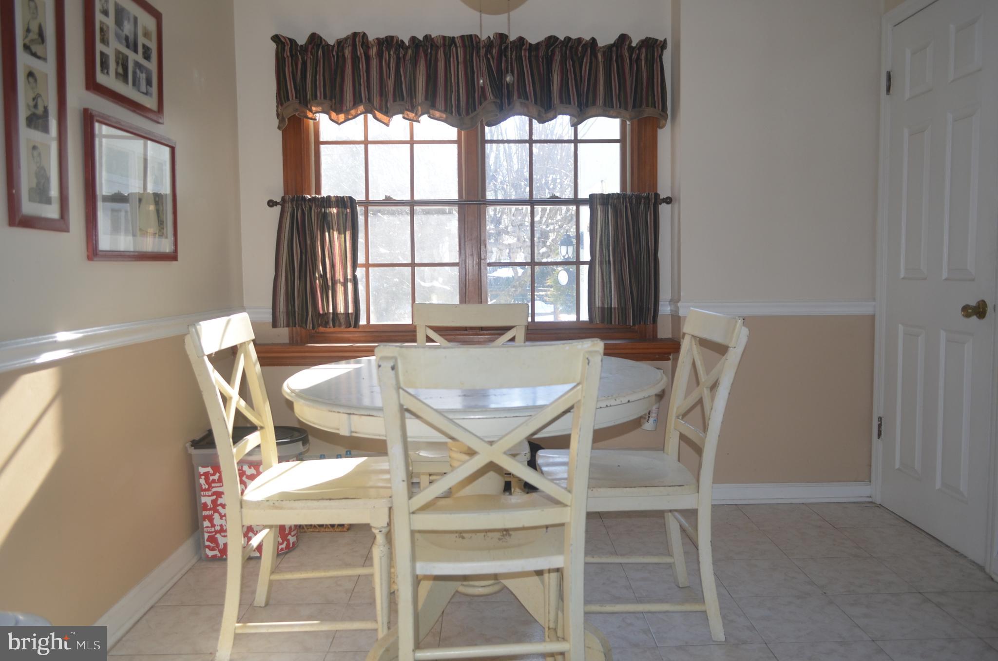 335 Horsham Road Hatboro, PA 19040 - Photo 13 of 25 Cozy Breakfast Nook