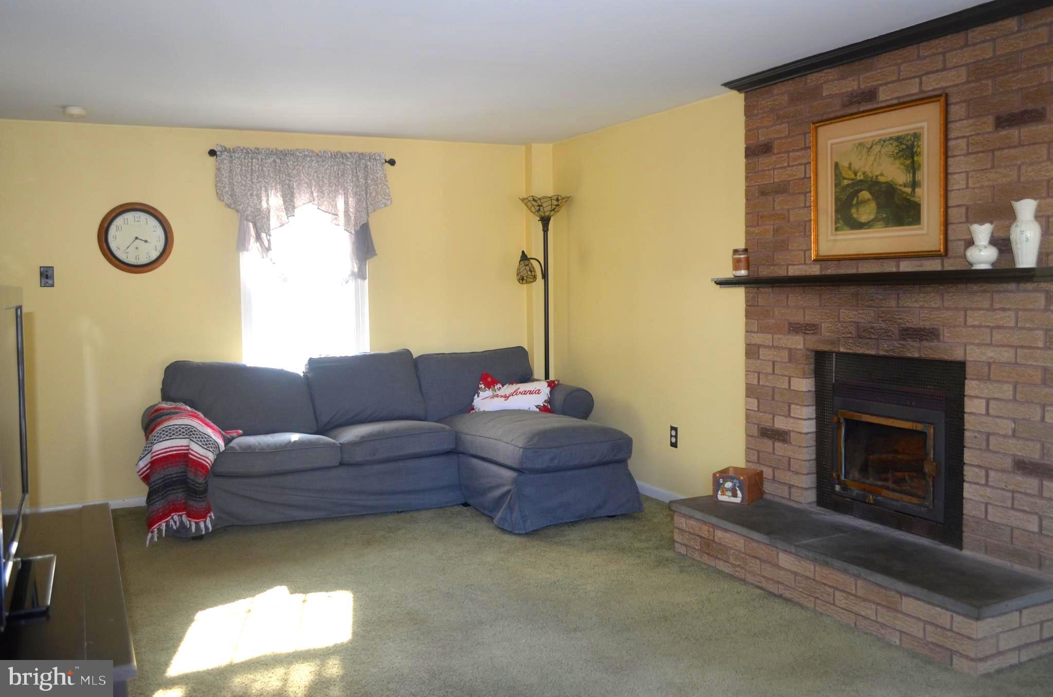 335 Horsham Road Hatboro, PA 19040 - Photo 5 of 25 Sun Filled Living Room
