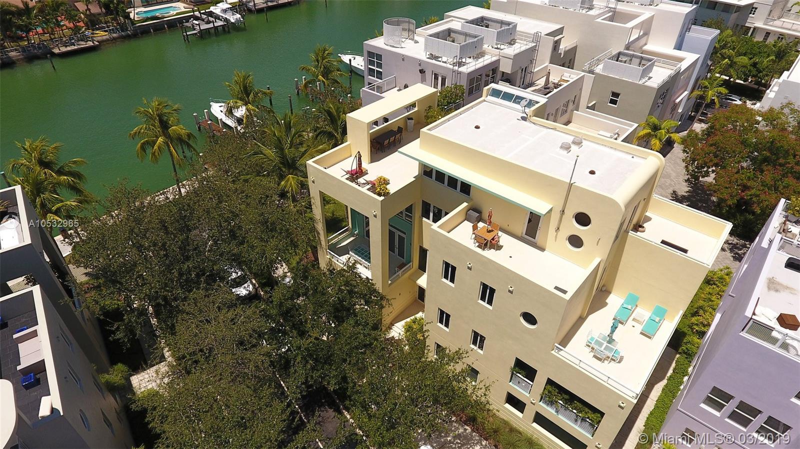 aerial view of a house with outdoor space and lake view
