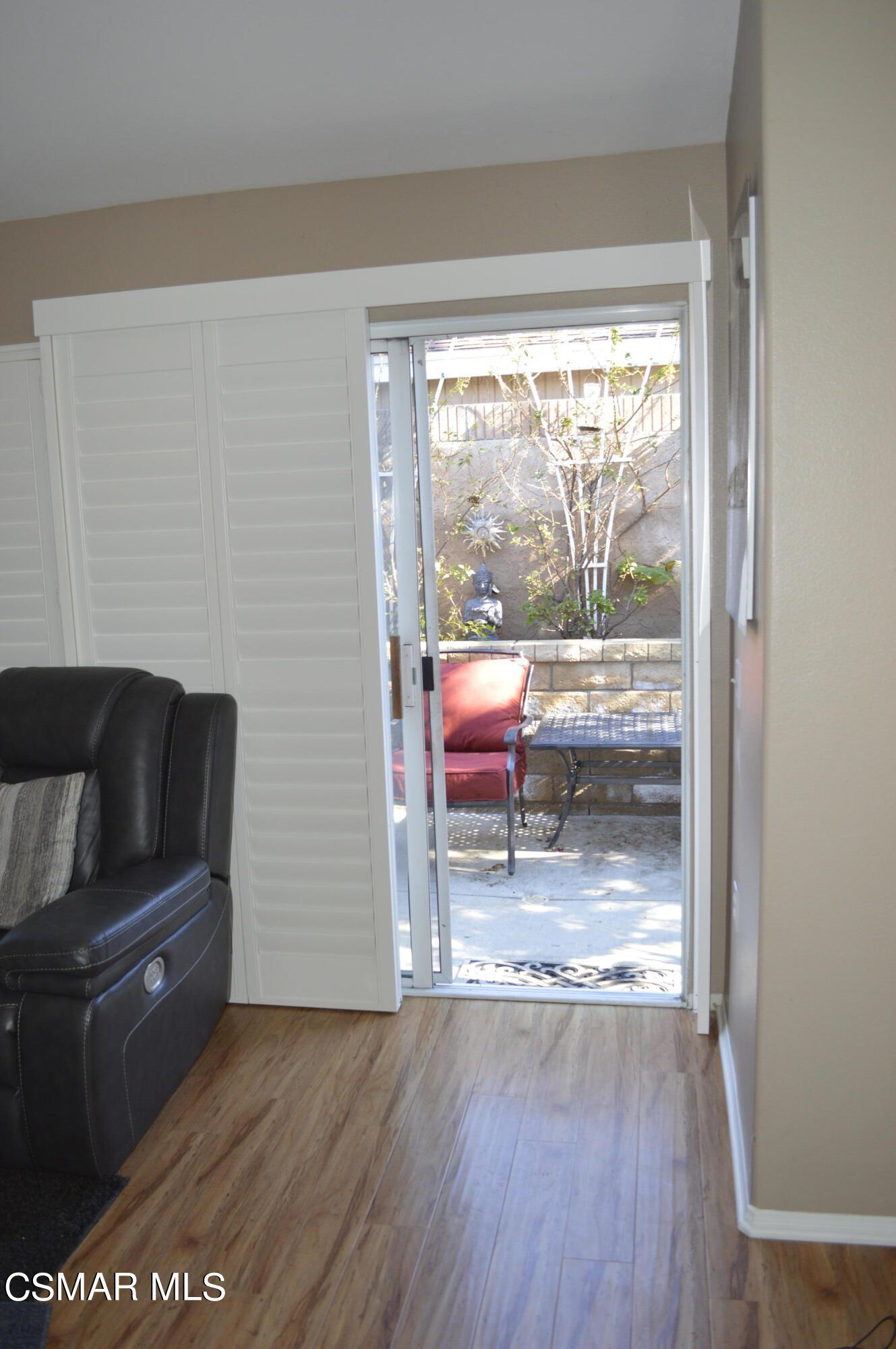 2040 Freesia Avenue Simi Valley, CA 93063 - Photo 12 of 23 a living room with furniture