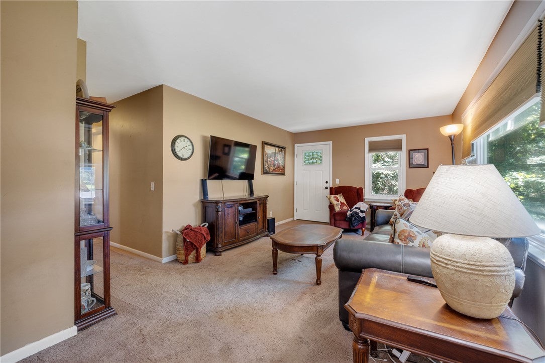 536 Moseley Road Perinton, NY 14450 - Photo 8 of 41