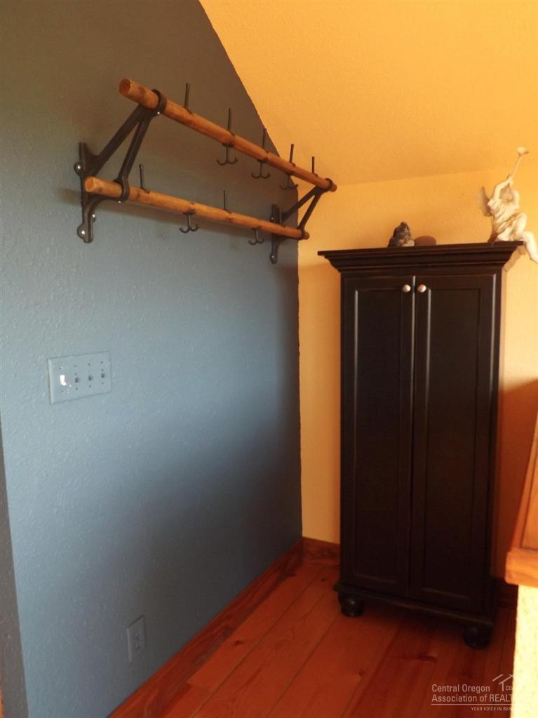 18665 Innes Market Road Bend, OR 97703 - Photo 18 of 23 an empty room with wooden floor