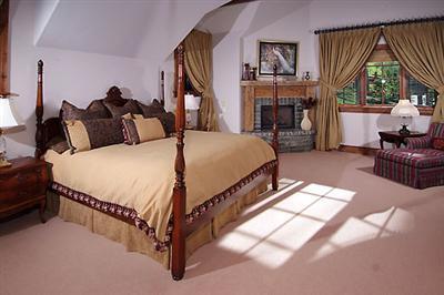 2509 Daybreak Ridge Road Avon, CO 81620 - Photo 6 of 19 a spacious bedroom with a bed a table and large windows