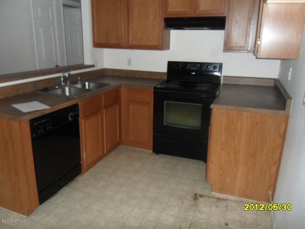 1720 East Thunderbird Road, Unit 2051 Phoenix, AZ 85022 - Photo 4 of 10 KITCHEN 1