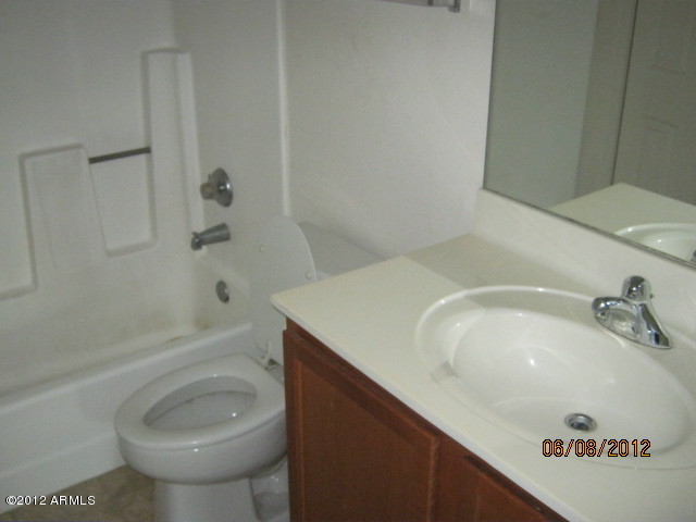 1720 East Thunderbird Road, Unit 2051 Phoenix, AZ 85022 - Photo 5 of 10 FULL BATH 1