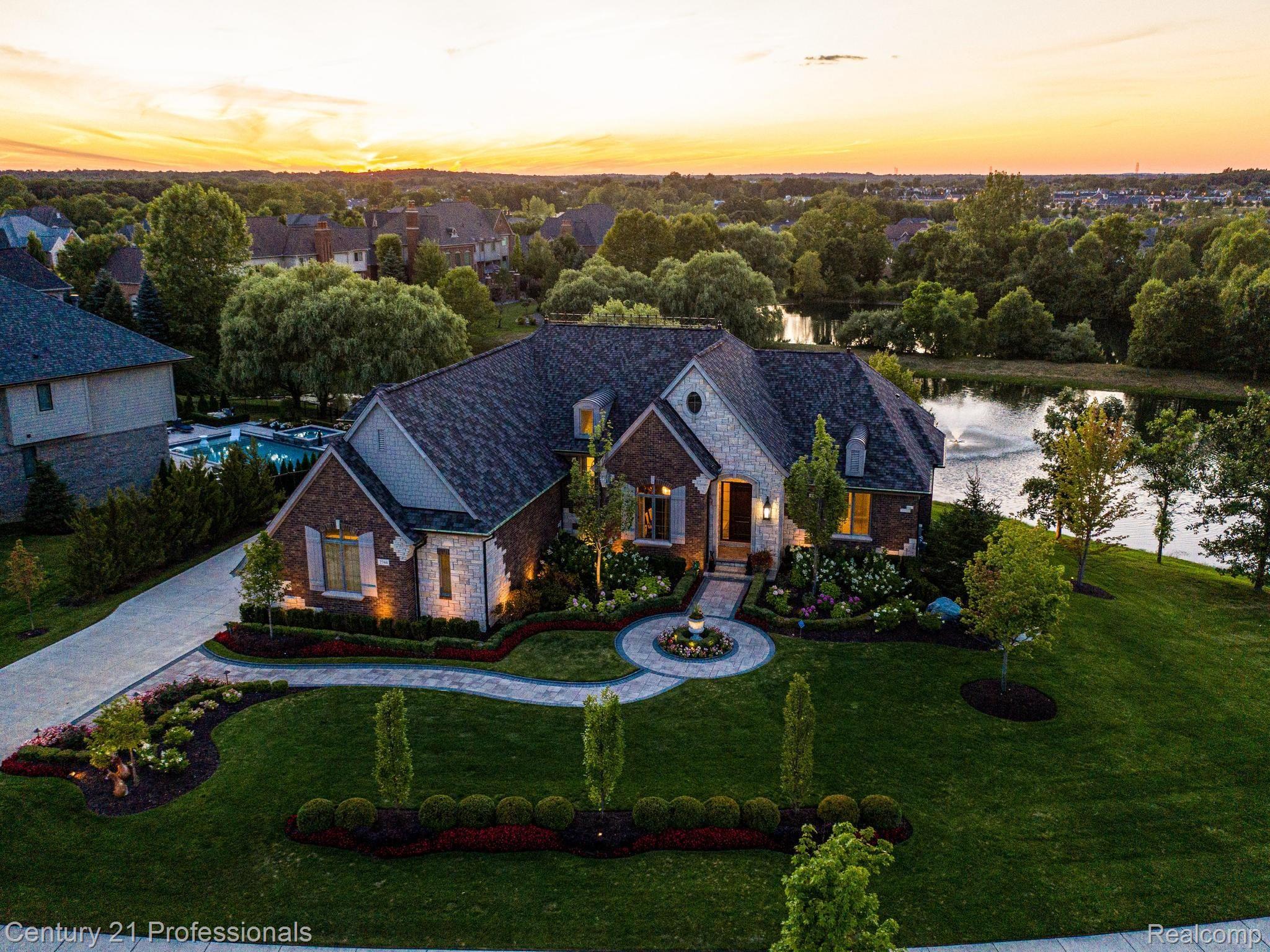 2744 North Addison Circle Rochester, MI 48306 - Photo 53 of 62 2744 twilight.jpg