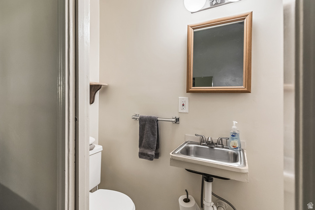 21 North Main Street Kingston, UT 84743 - Photo 76 of 107 Half bath featuring toilet
