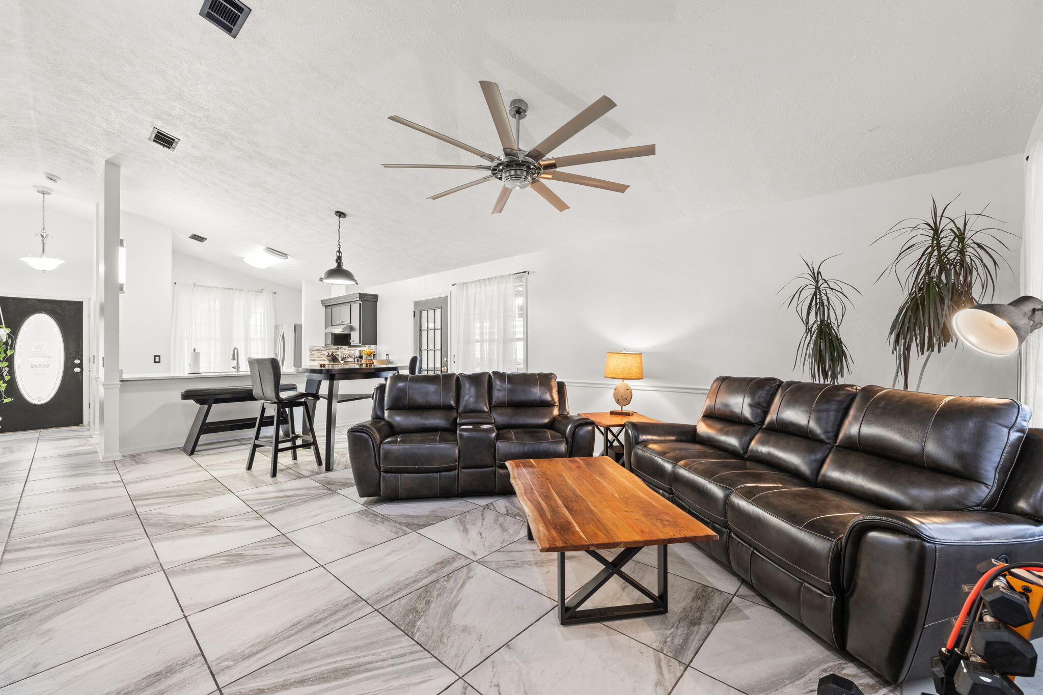 17826 Front Beach Road Panama City Beach, FL 32413 - Photo 13 of 34 a living room with furniture