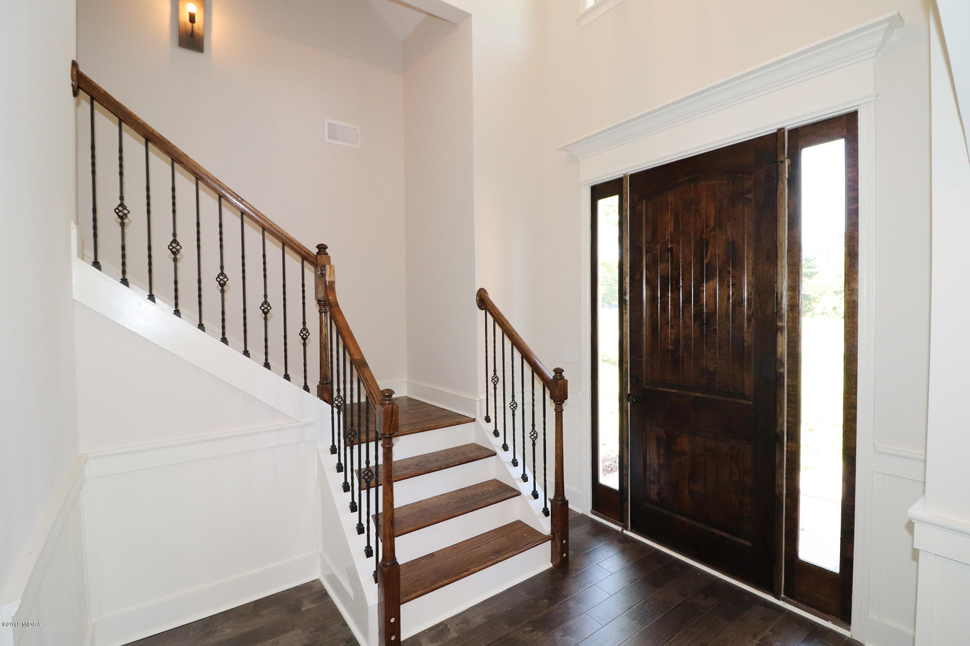 104 Bainbridge - Foyer 1