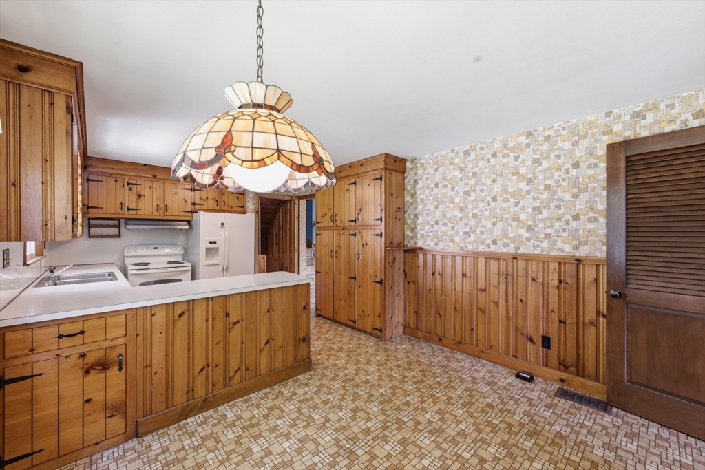 23 Old Orchard Road West Springfield, MA 01089 - Photo 9 of 41