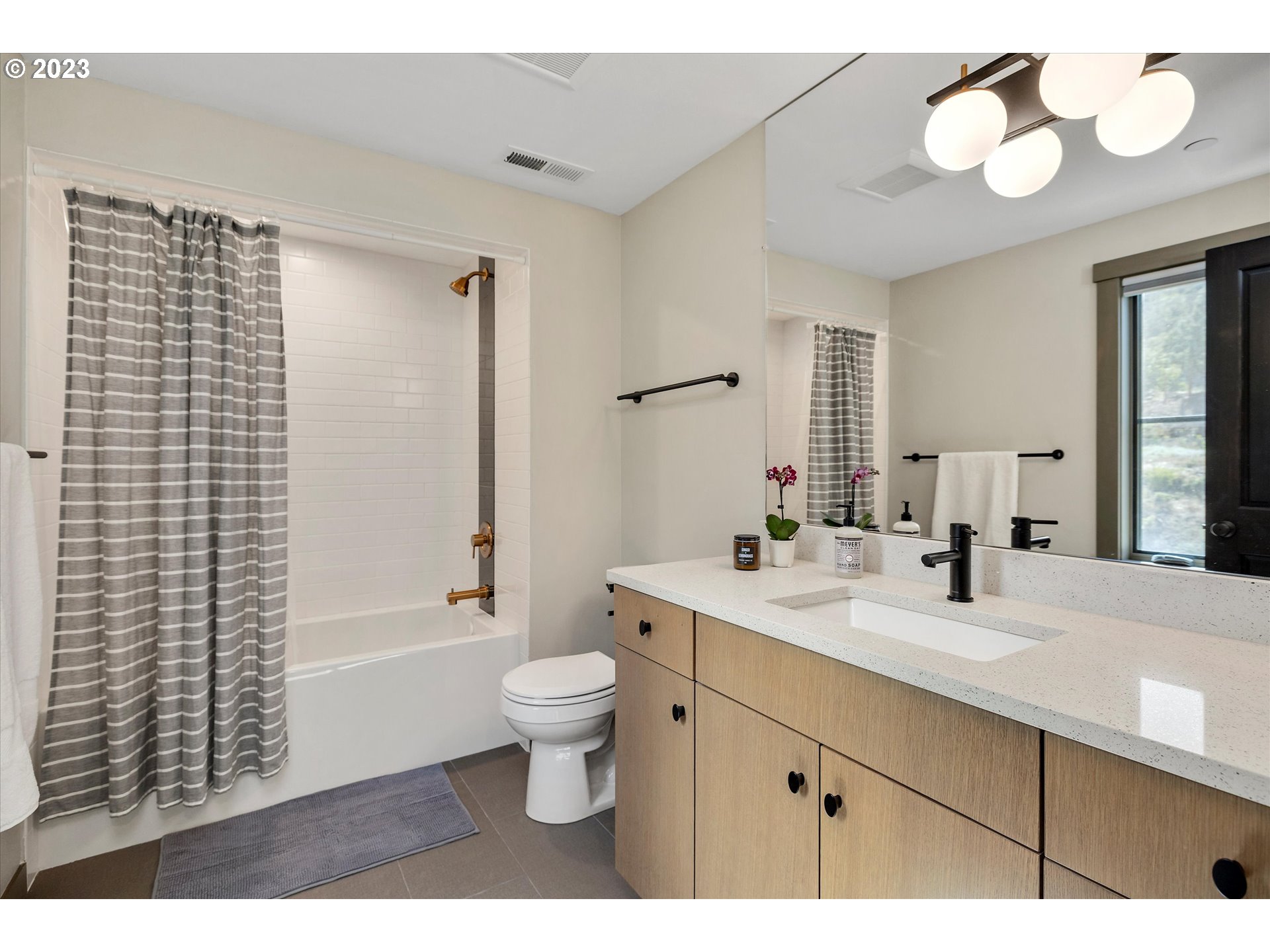 915 Fifth Avenue Mosier, OR 97040 - Photo 17 of 34 a bathroom with a sink a toilet and shower
