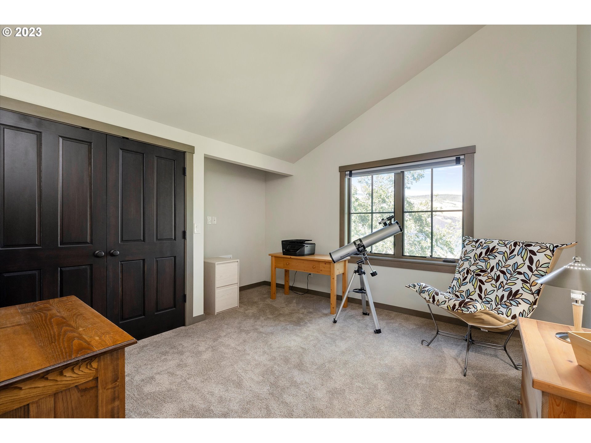 915 Fifth Avenue Mosier, OR 97040 - Photo 18 of 34 a living room with furniture and a window