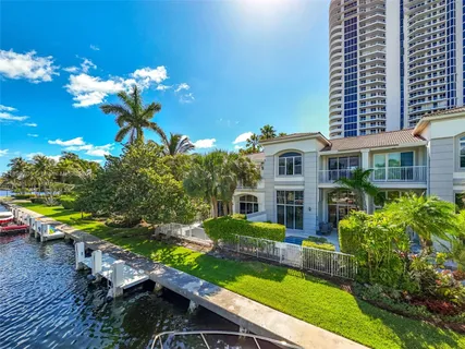 $1,990,000 | 3745 Northeast 214th Street, Unit 37, Aventura, FL 33180