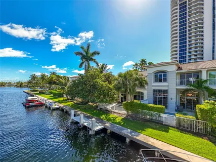 $1,990,000 | 3745 Northeast 214th Street, Unit 37, Aventura, FL 33180