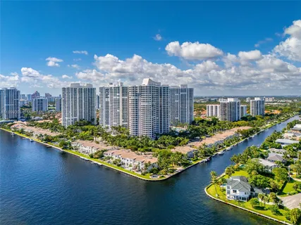 $1,990,000 | 3745 Northeast 214th Street, Unit 37, Aventura, FL 33180